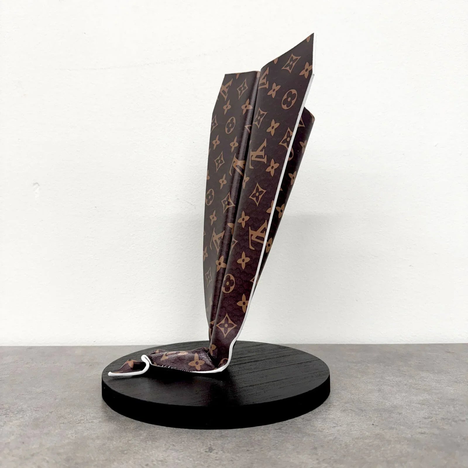 Scultura Déco Avion Louis Vuitton – Scultura moderna AVA