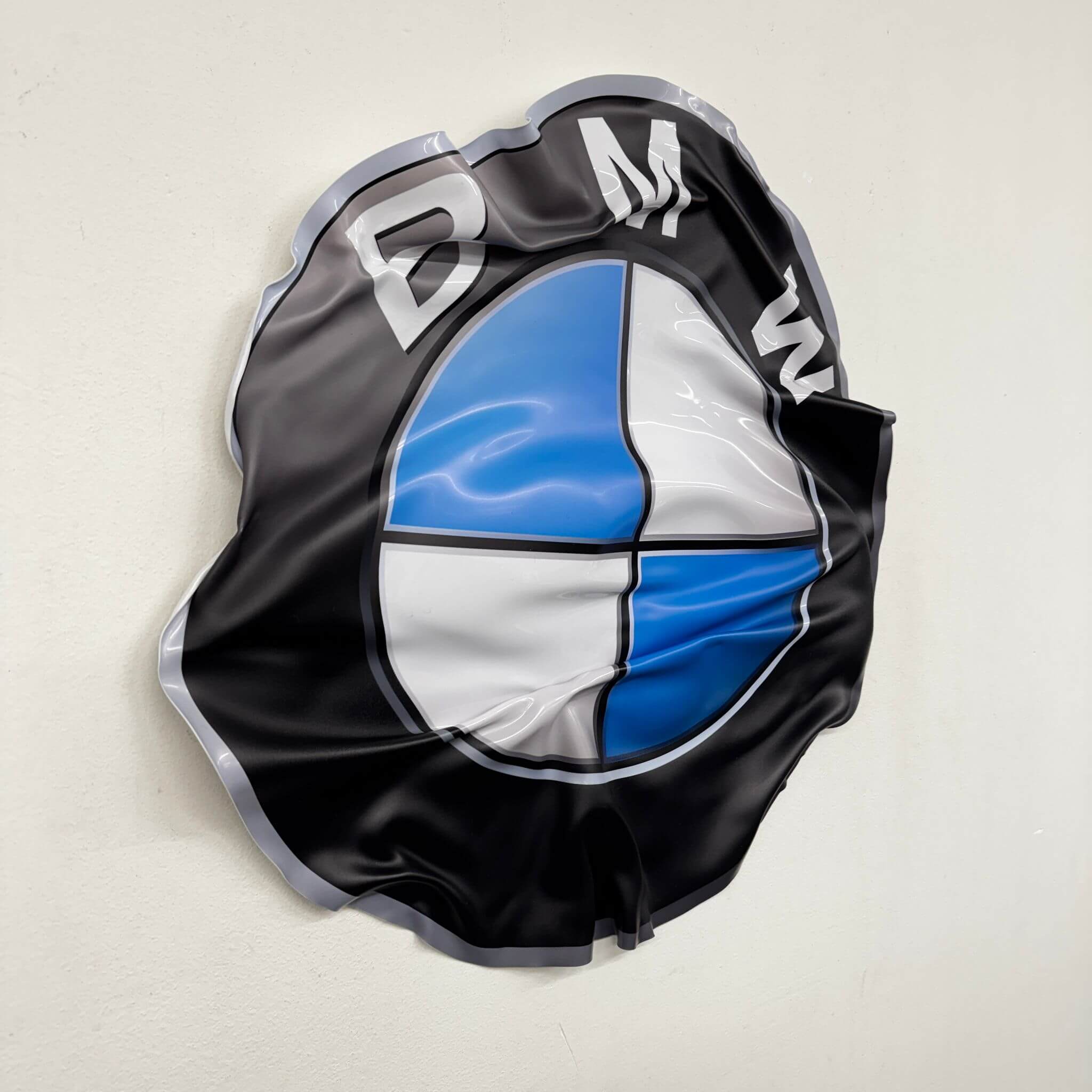 Crumpled Flag – Porsche Emblem "Stuttgart Power"