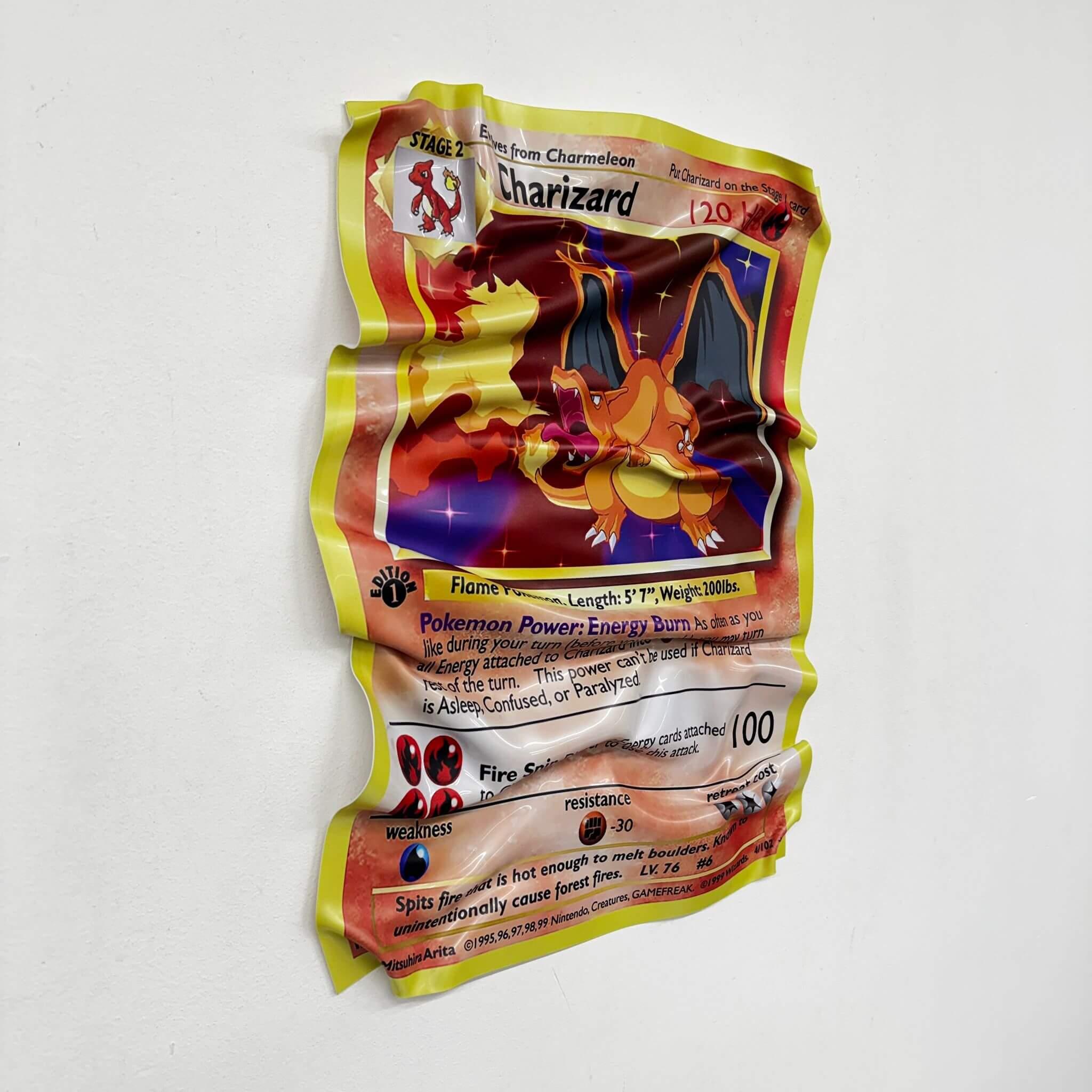 Tableau froissé – Carte Pokémon Dracaufeu (Charizard)