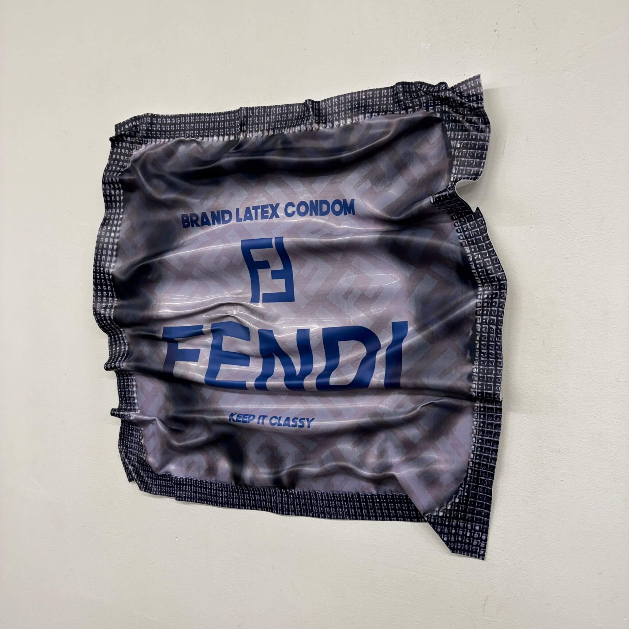 Tableau froissé – Fendi Keep It Classy