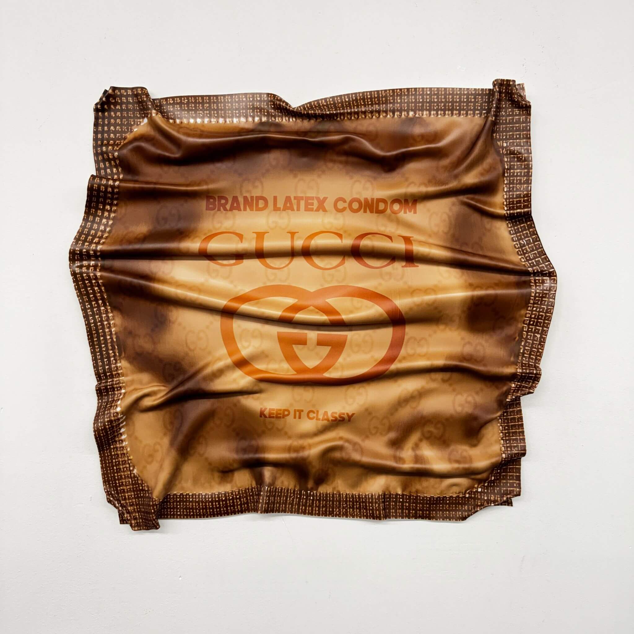 Tableau froissé – Gucci Keep It Classy