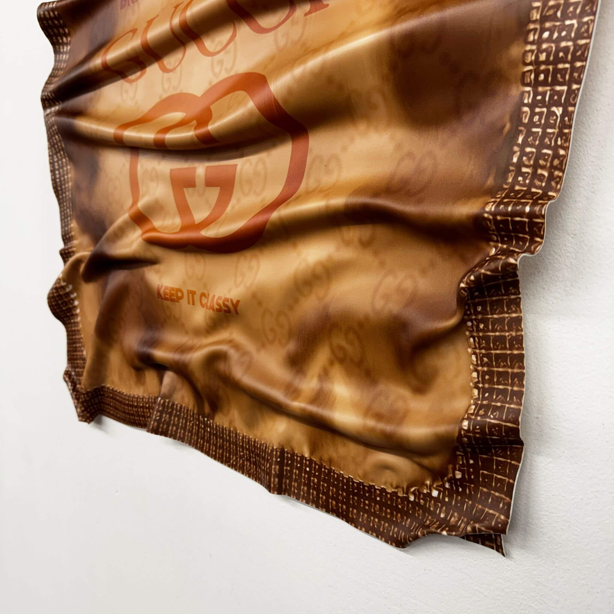 Tableau froissé – Gucci Keep It Classy