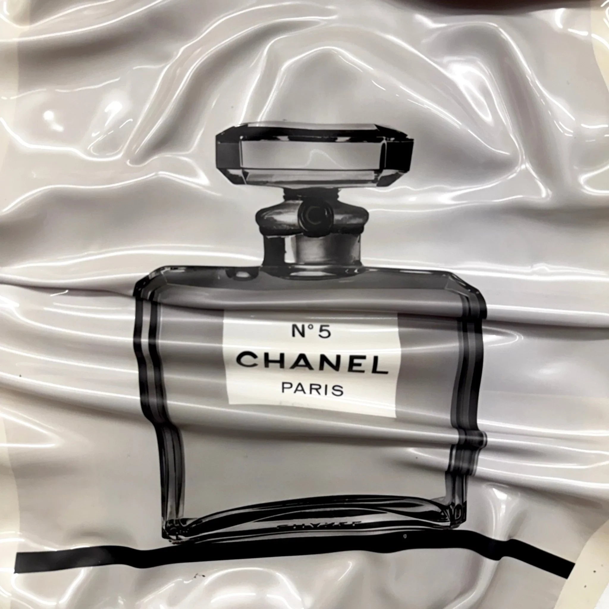 Tableau froissé - Chanel N°5 "L’icône intemporelle" - Luxartis