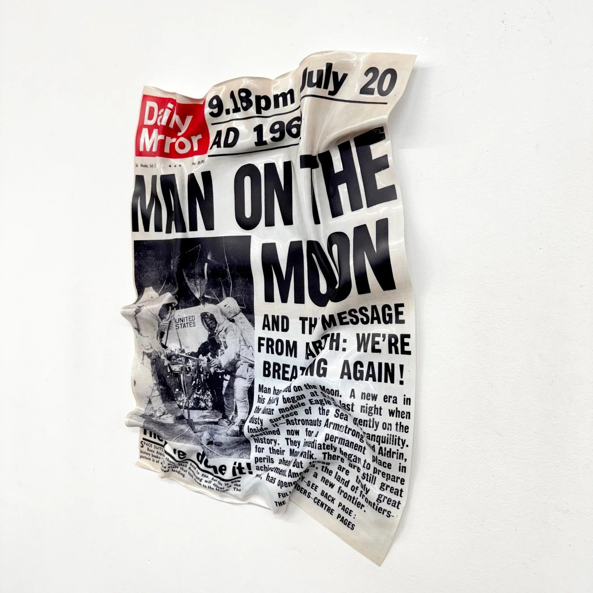 Tableau froissé - L’Homme sur la Lune "Daily Mirror 1969" - Luxartis