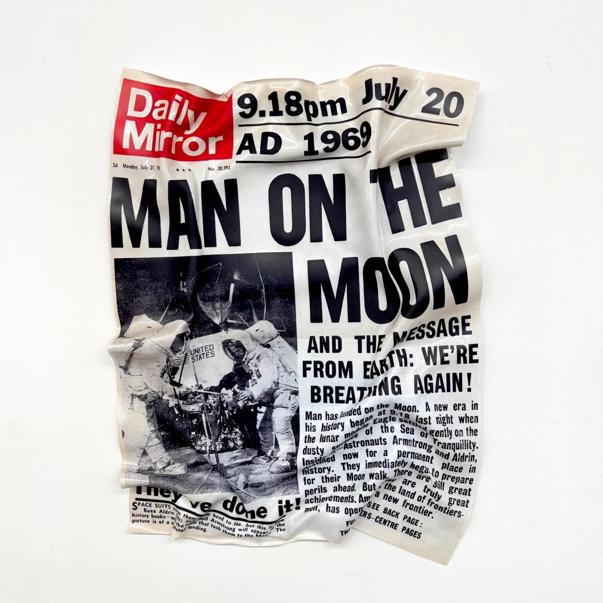 Tableau froissé - L’Homme sur la Lune "Daily Mirror 1969" - Luxartis