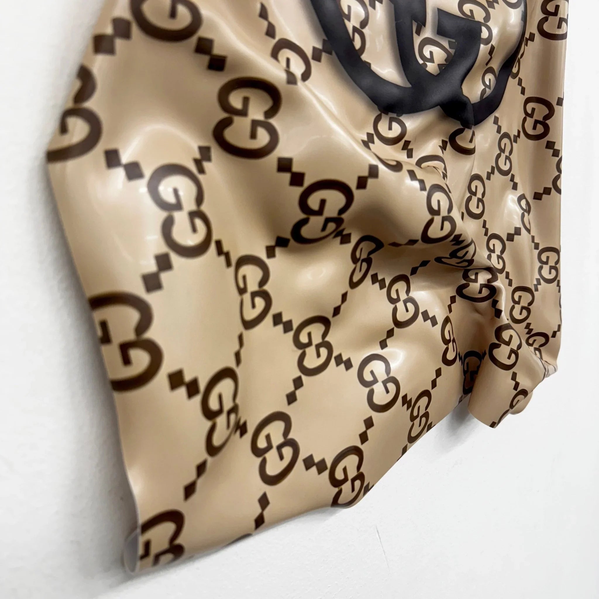 Tableau froissé - Logo "Gucci Beige" - Luxartis