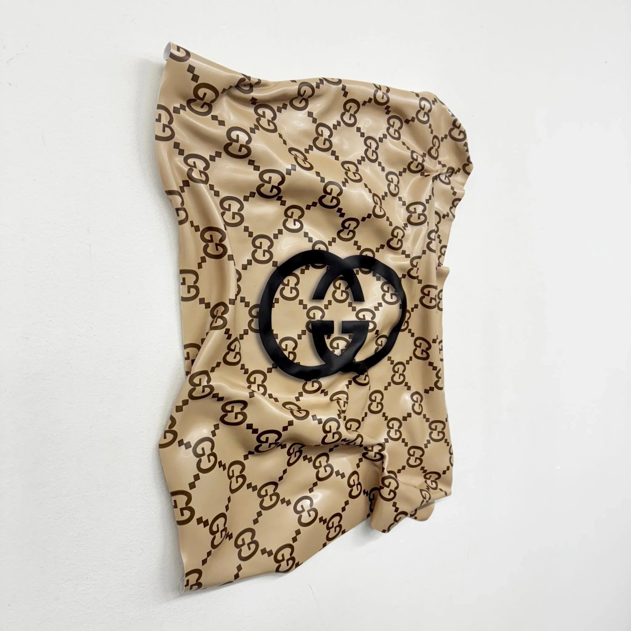 Tableau froissé - Logo "Gucci Beige" - Luxartis
