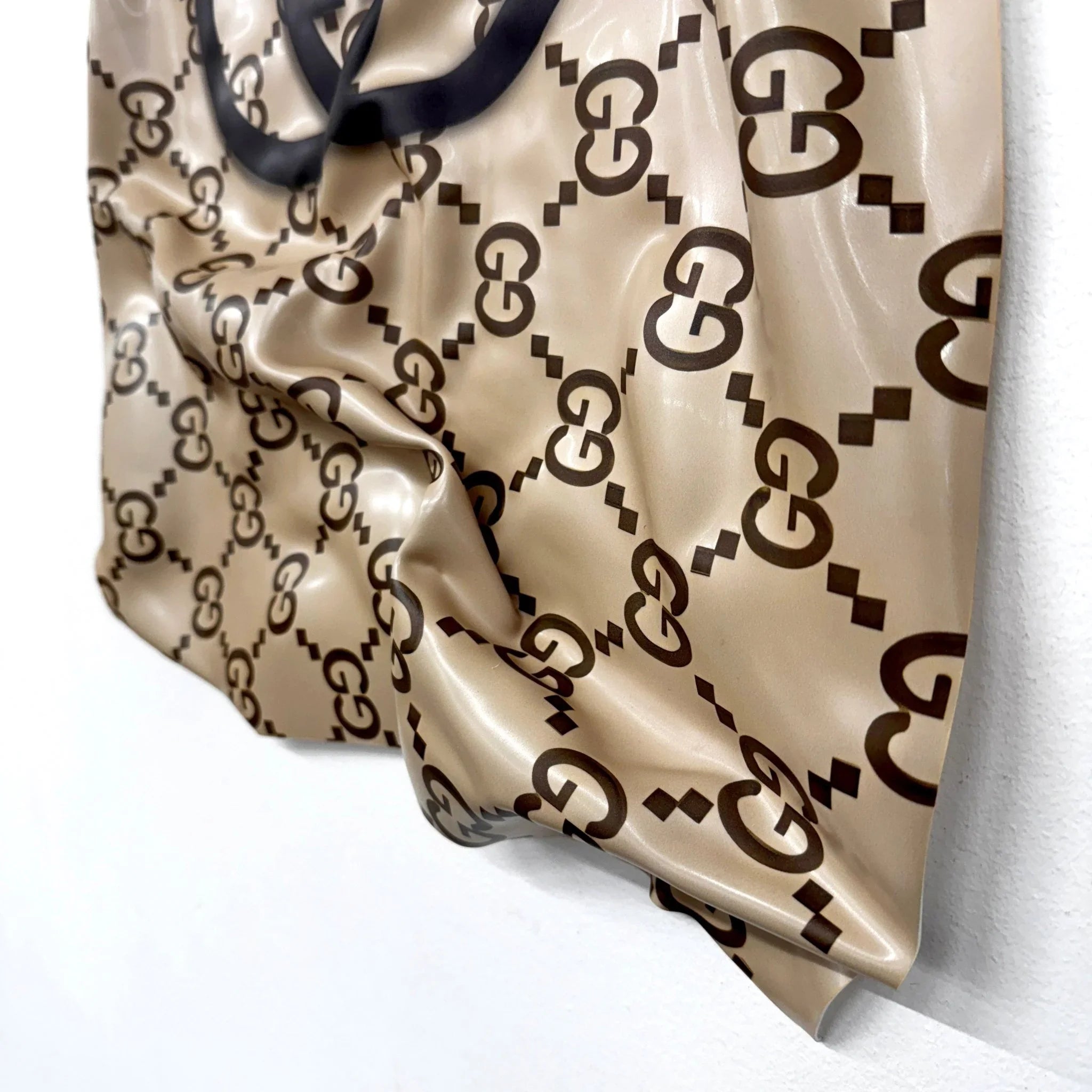 Tableau froissé - Logo "Gucci Beige" - Luxartis