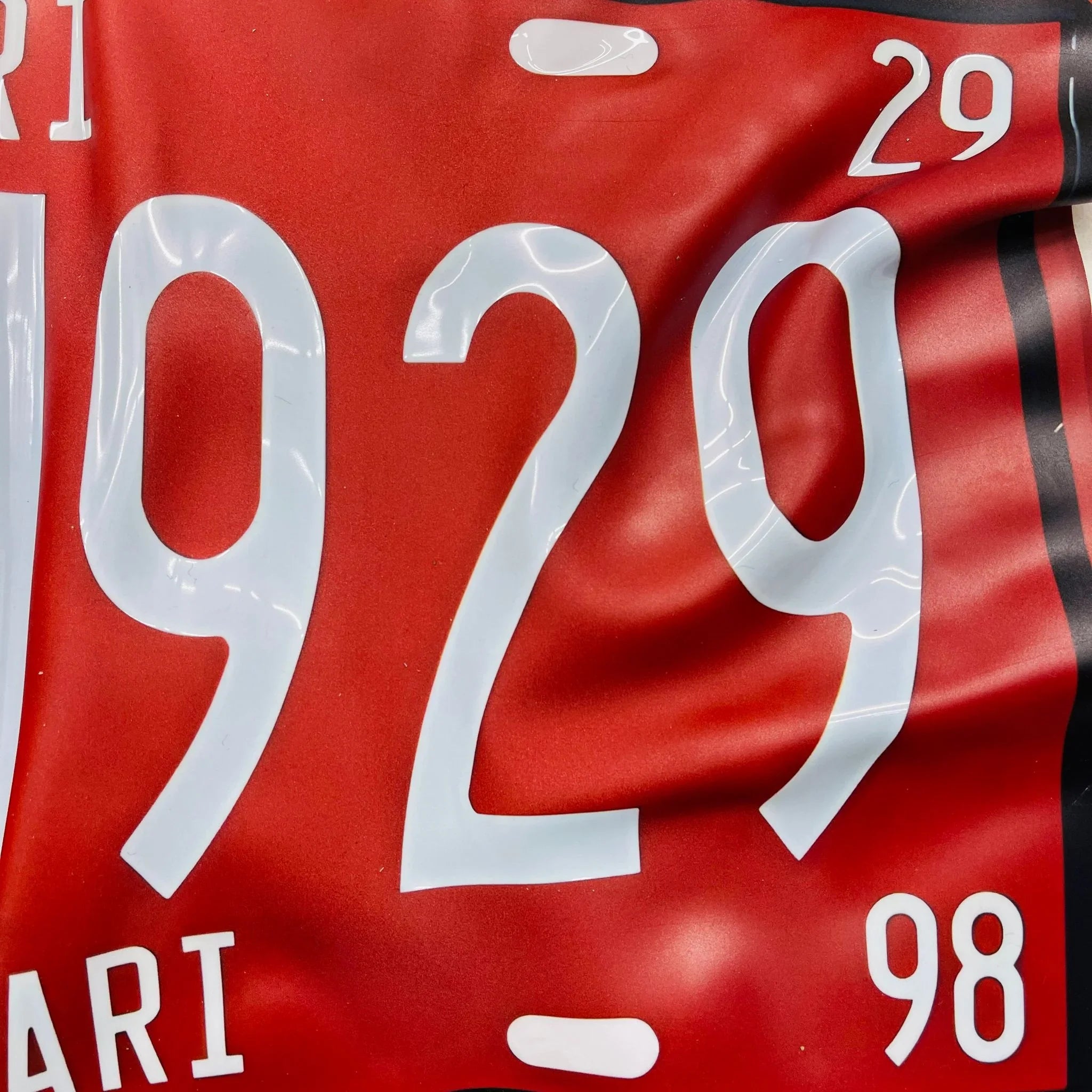 Tableau froissé - Plaque Ferrari - Luxartis