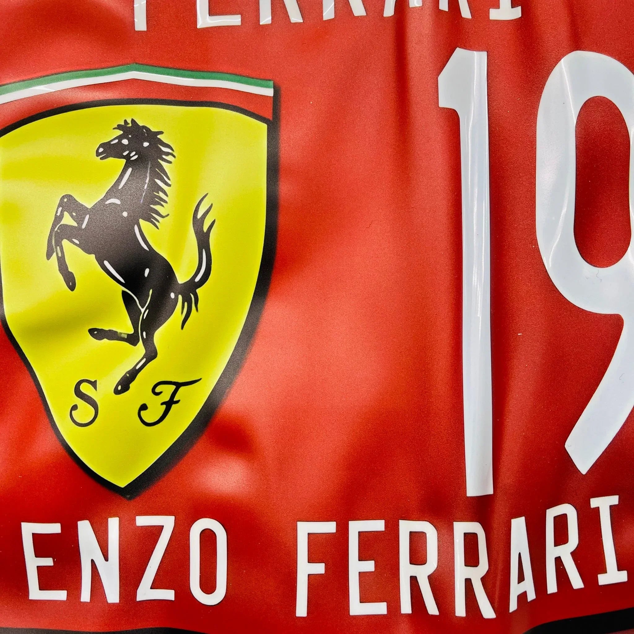 Tableau froissé - Plaque Ferrari - Luxartis