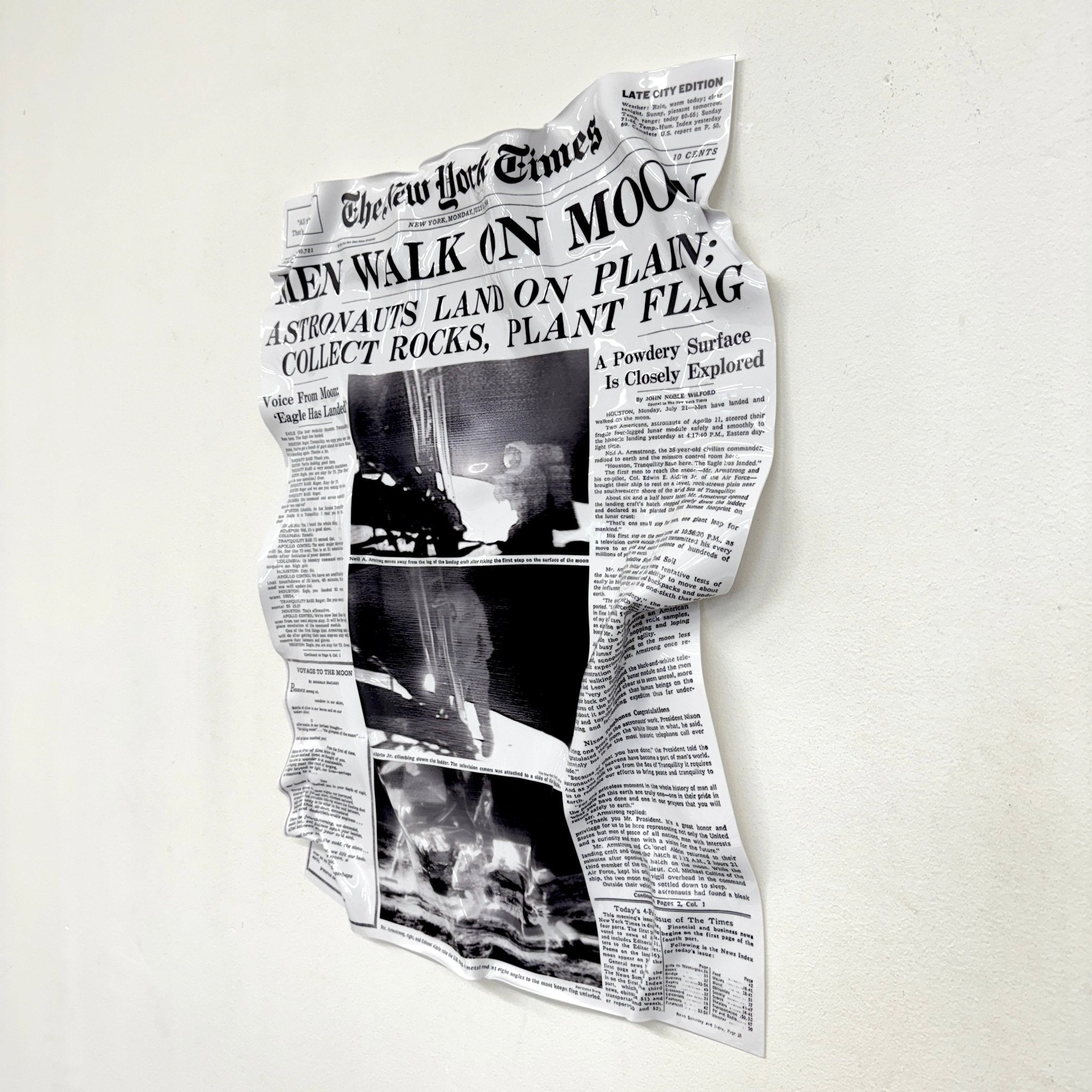 Tableau froissé - Une Petite Foulée sur la Lune "NY Times 1969" - Luxartis