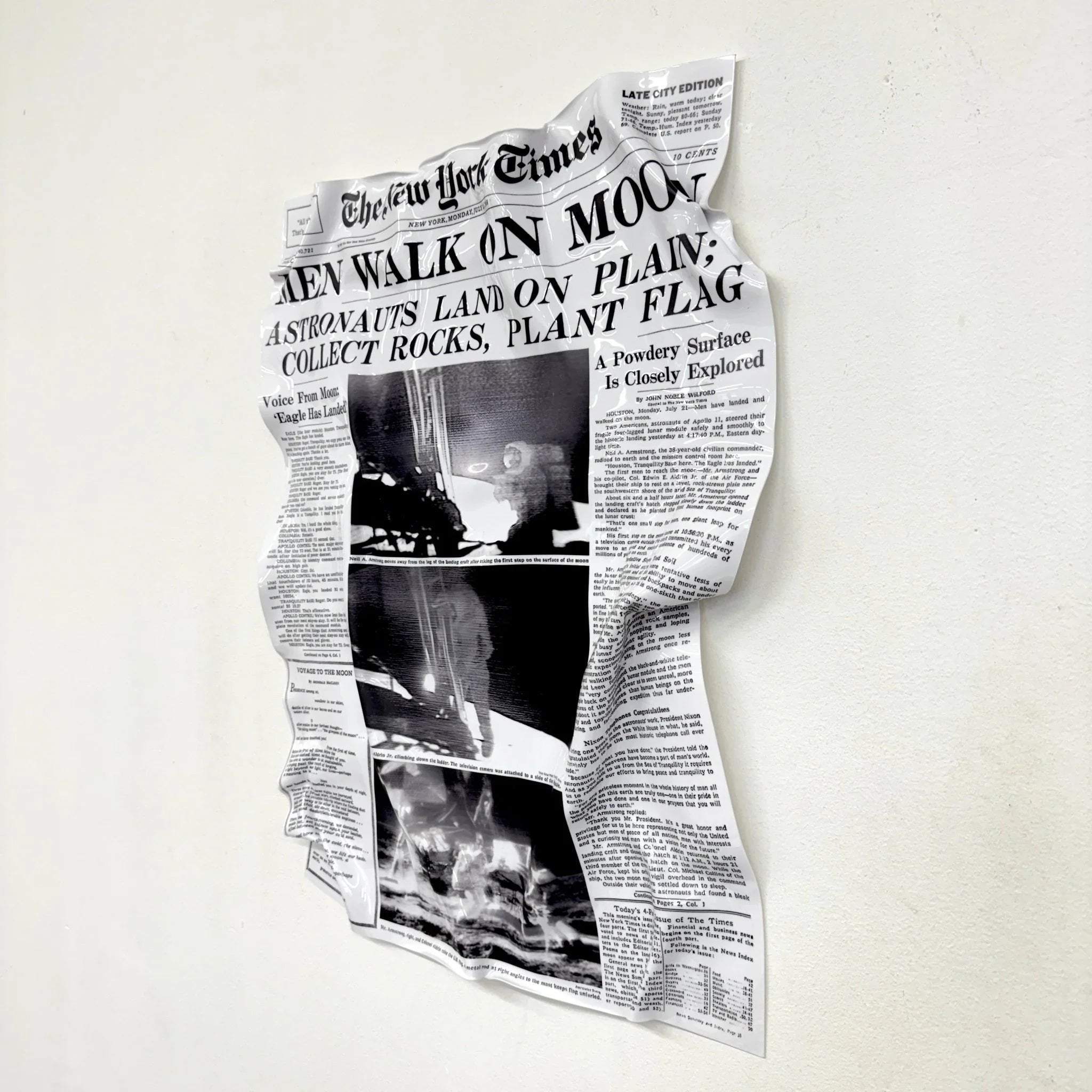 Tableau froissé - Une Petite Foulée sur la Lune "NY Times 1969" - Luxartis