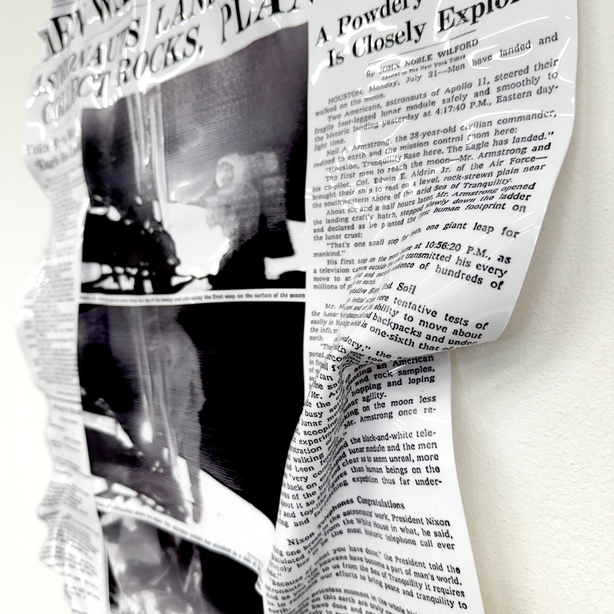 Tableau froissé - Une Petite Foulée sur la Lune "NY Times 1969" - Luxartis