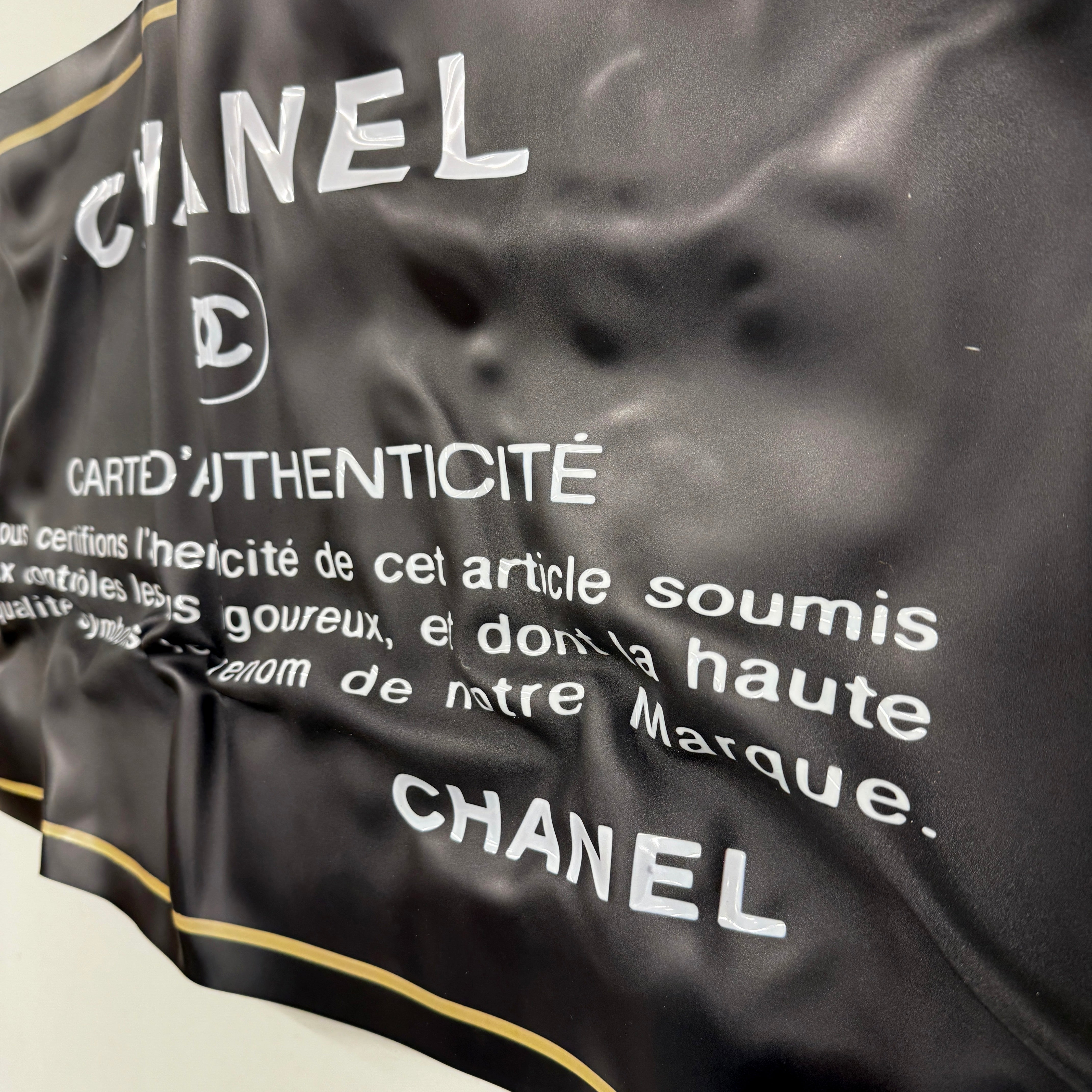 Tableau froissé - Carte d’authenticité "Chanel"