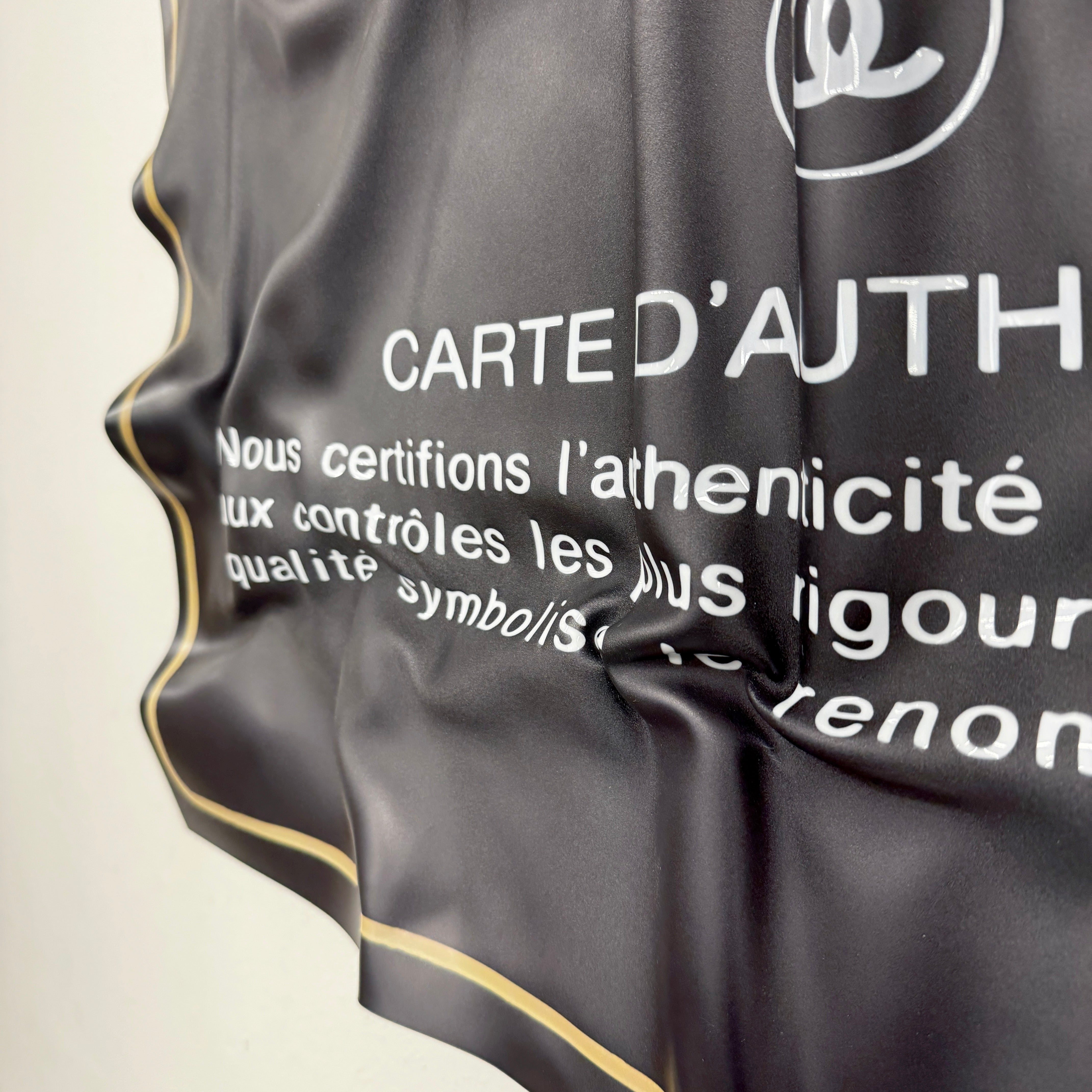 Tableau froissé - Carte d’authenticité "Chanel"