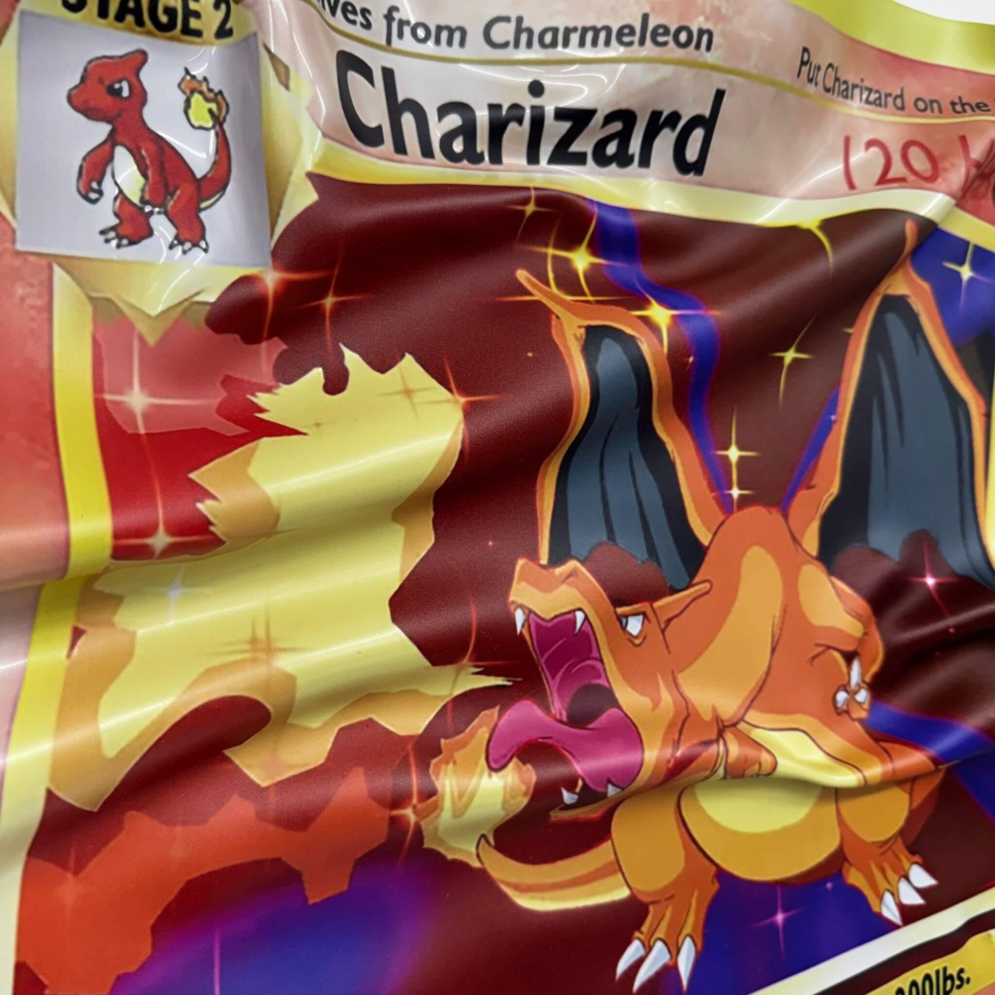 Tableau froissé – Carte Pokémon Dracaufeu (Charizard)