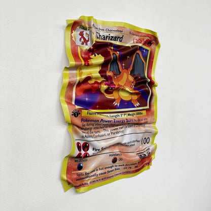 Tableau froissé – Carte Pokémon Dracaufeu (Charizard)