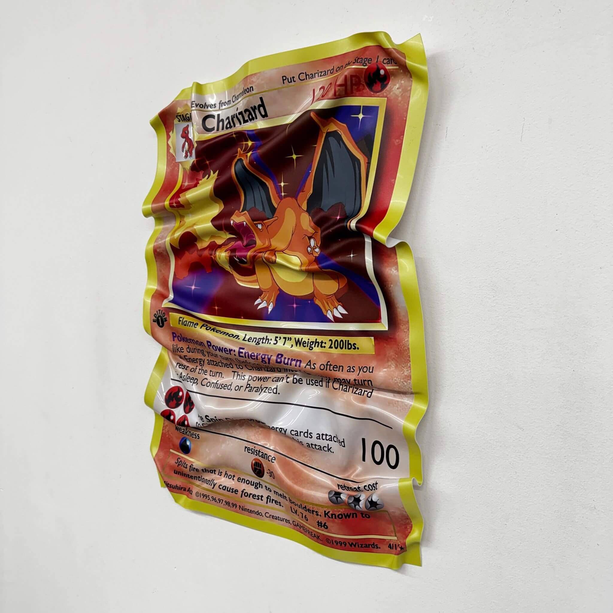 Tableau froissé – Carte Pokémon Dracaufeu (Charizard)