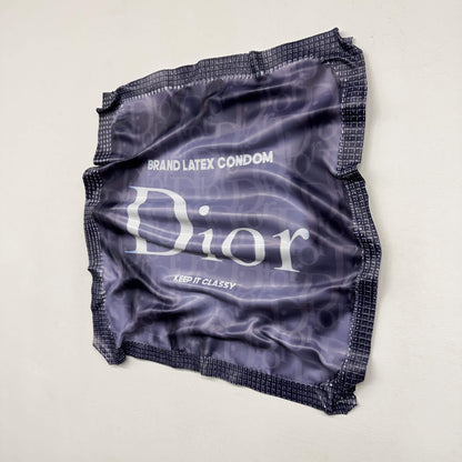 Tableau froissé – Dior Keep It Classy