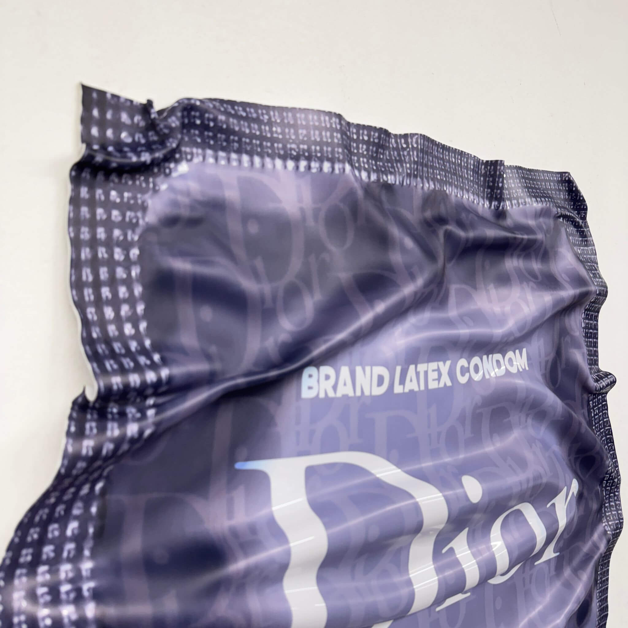 Tableau froissé – Dior Keep It Classy