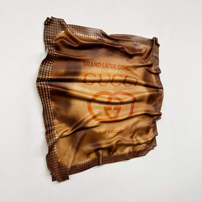 Tableau froissé – Gucci Keep It Classy