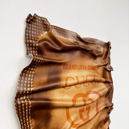 Tableau froissé – Gucci Keep It Classy