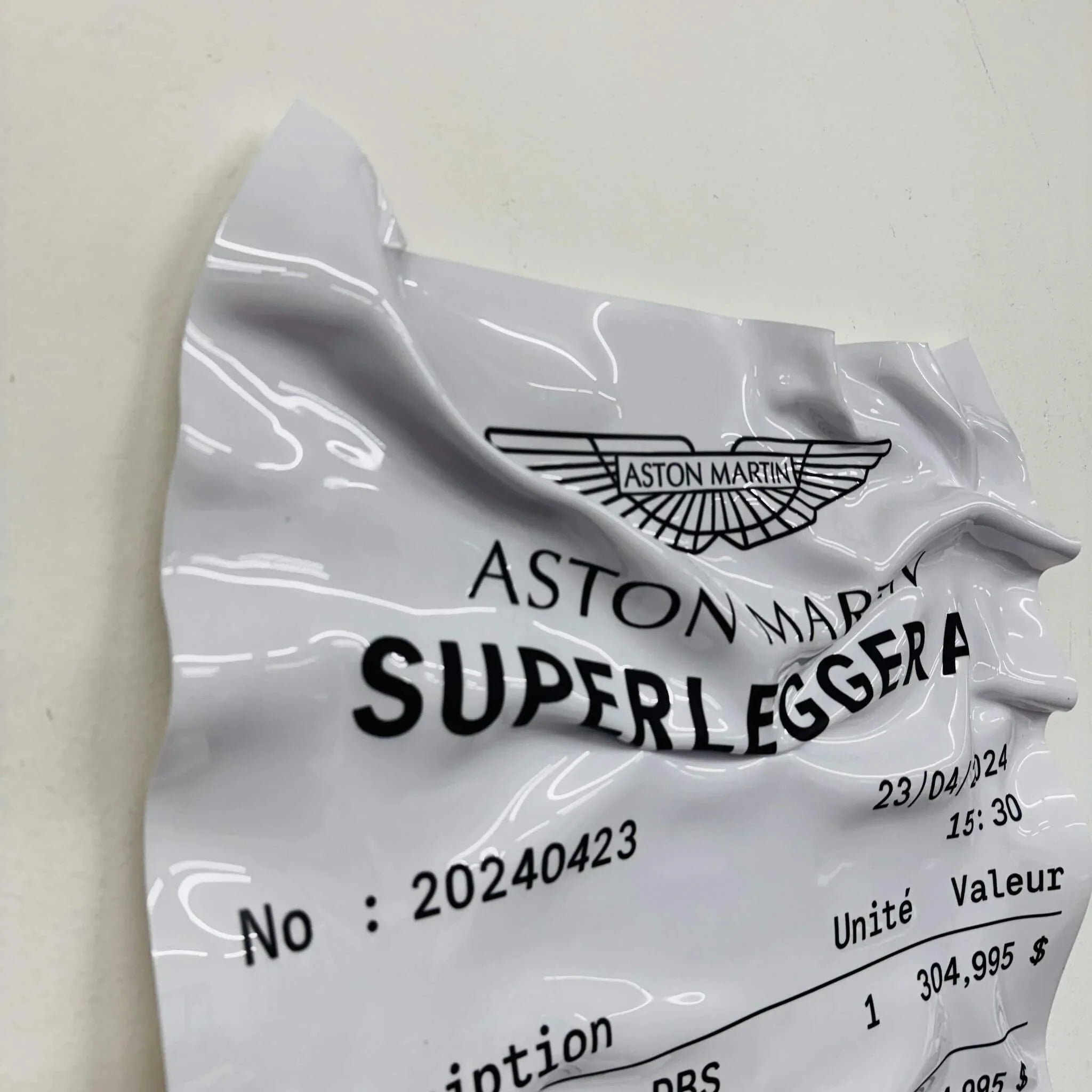 Tableau froissé – Ticket Aston Martin Superleggera