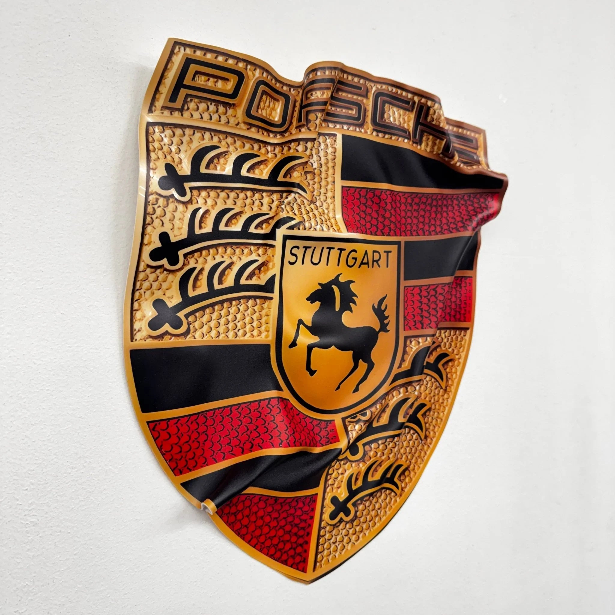 Tableau froissé - Emblème Porsche "Stuttgart Gold" - Luxartis