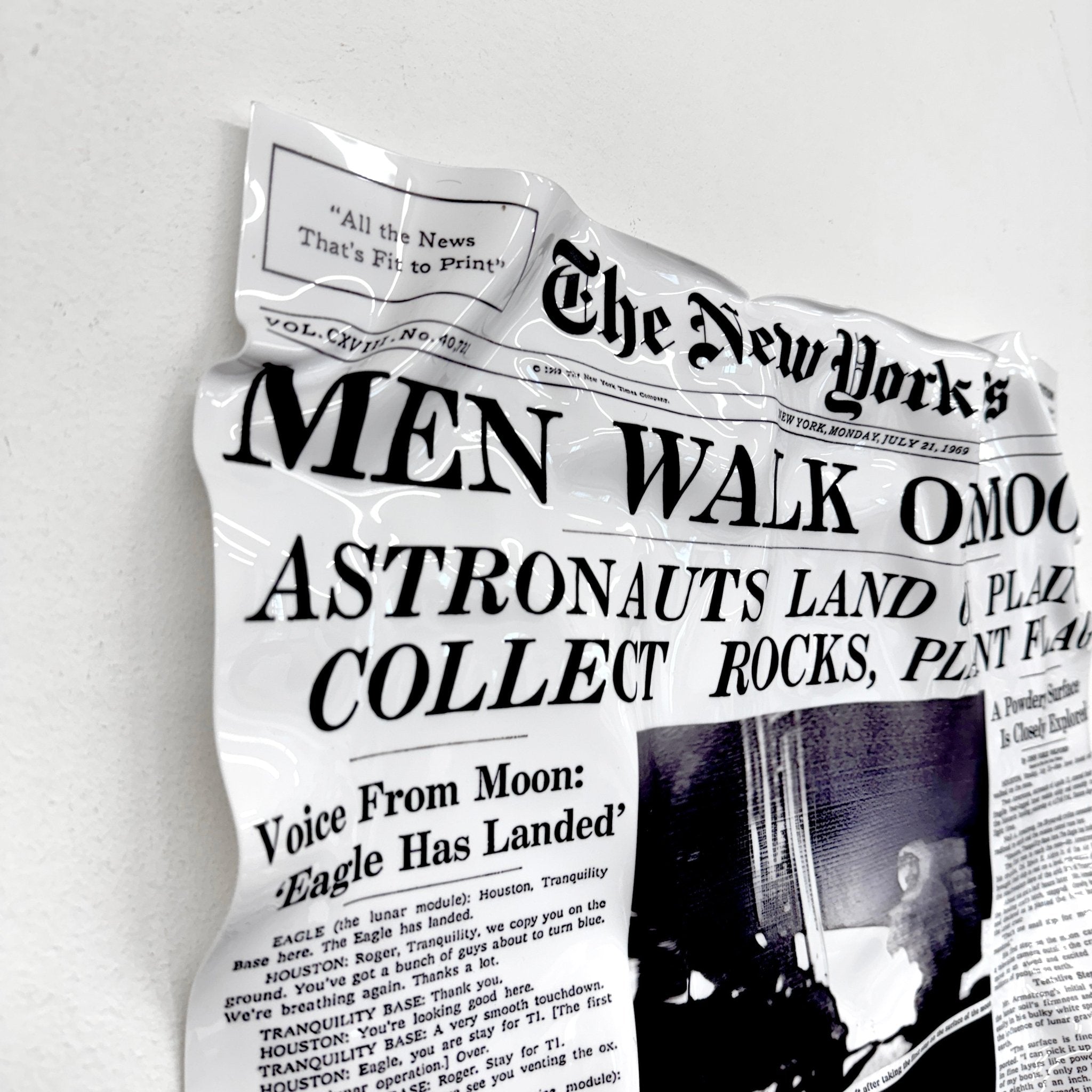 Tableau froissé - Une Petite Foulée sur la Lune "NY Times 1969" - Luxartis